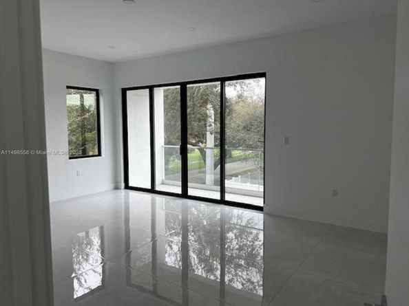 2 Hough Dr, Miami Springs FL 33166