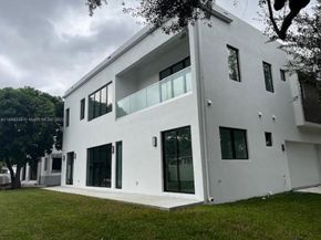 2 Hough Dr, Miami Springs FL 33166