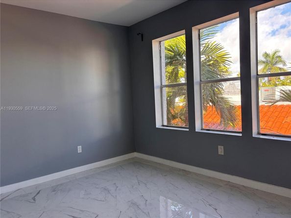 1027 Pennsylvania Ave 302, Miami Beach FL 33139