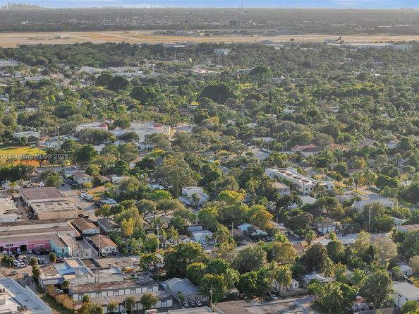 218 SW 14th Ct, Fort Lauderdale FL 33315