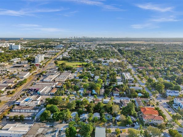 218 SW 14th Ct, Fort Lauderdale FL 33315