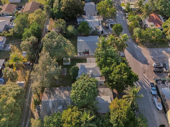 218 SW 14th Ct, Fort Lauderdale FL 33315