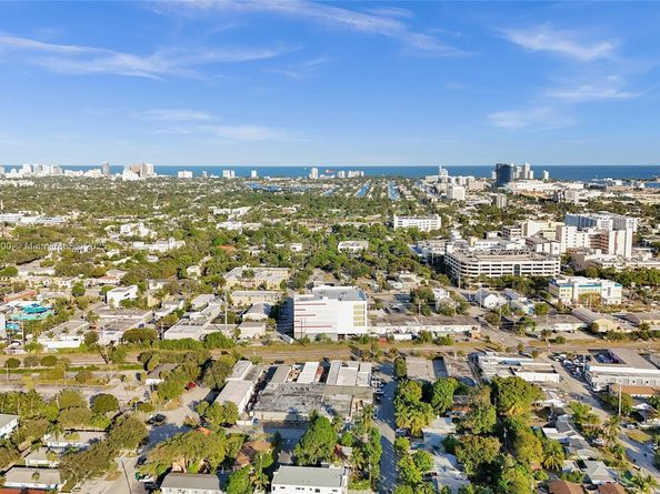 218 SW 14th Ct, Fort Lauderdale FL 33315