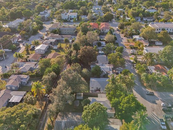 218 SW 14th Ct, Fort Lauderdale FL 33315