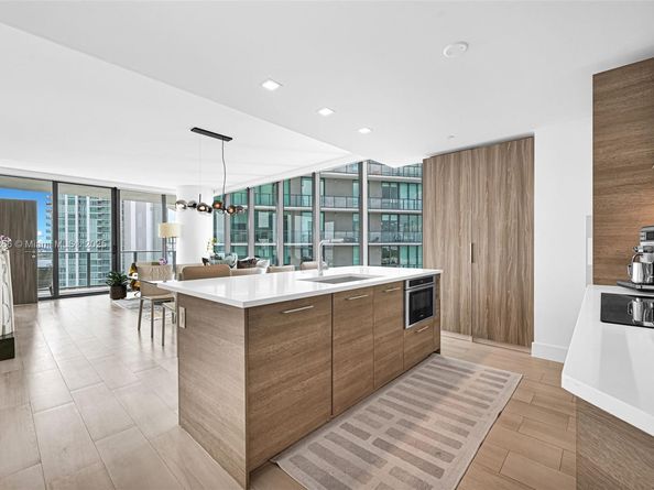 650 NE 32nd St 2201, Miami FL 33137