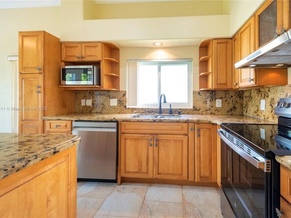 1075 San Luis Rey, Weston FL 33326