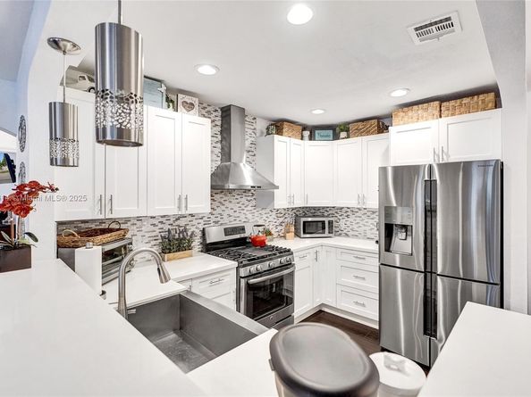 440 NW 38th Ct, Miami FL 33126