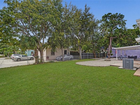 440 NW 38th Ct, Miami FL 33126