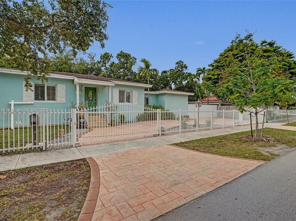 440 NW 38th Ct, Miami FL 33126