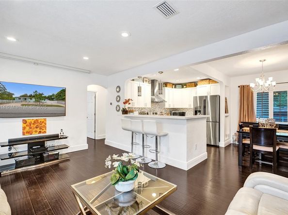 440 NW 38th Ct, Miami FL 33126