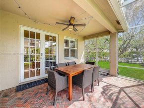 1668 Winterberry Ln, Weston FL 33327