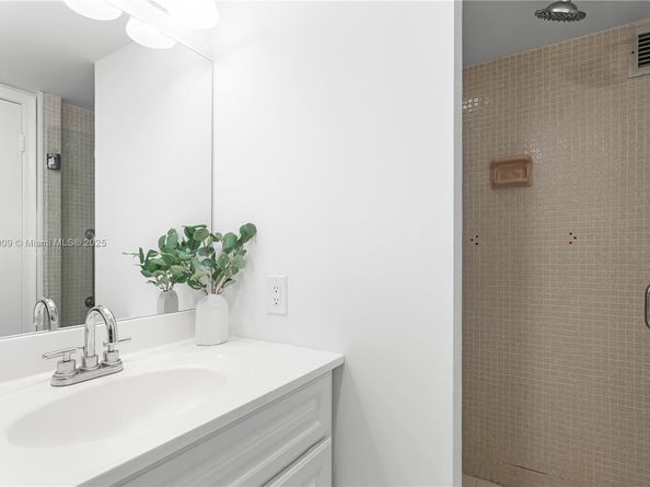 11 Island Ave 407, Miami Beach FL 33139