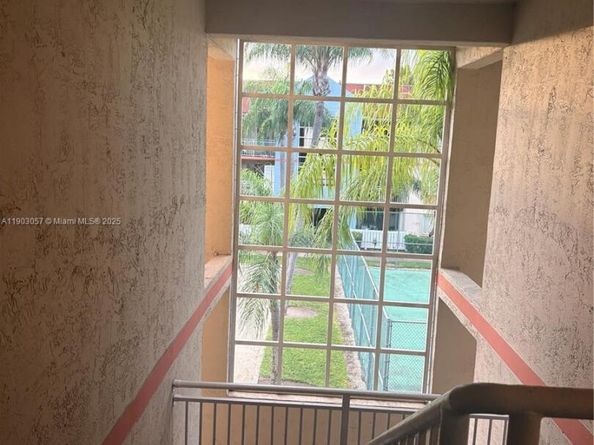 18850 NW 57th Ave 306, Hialeah FL 33015