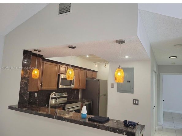 18850 NW 57th Ave 306, Hialeah FL 33015