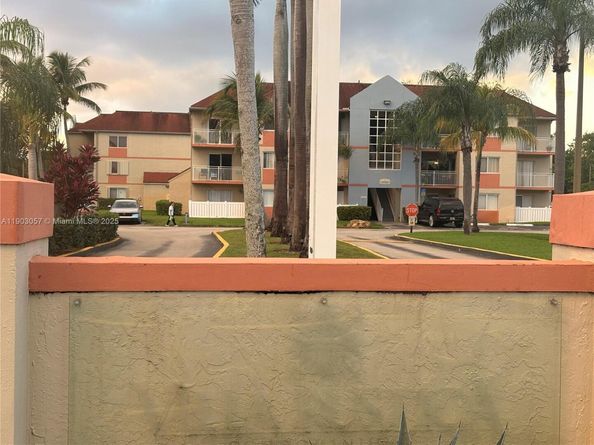 18850 NW 57th Ave 306, Hialeah FL 33015