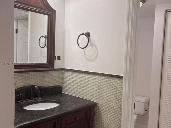 18850 NW 57th Ave 306, Hialeah FL 33015