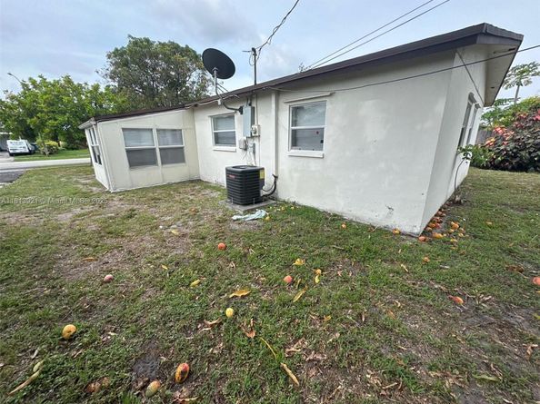 3231 NW 18th Ct, Lauderhill FL 33311