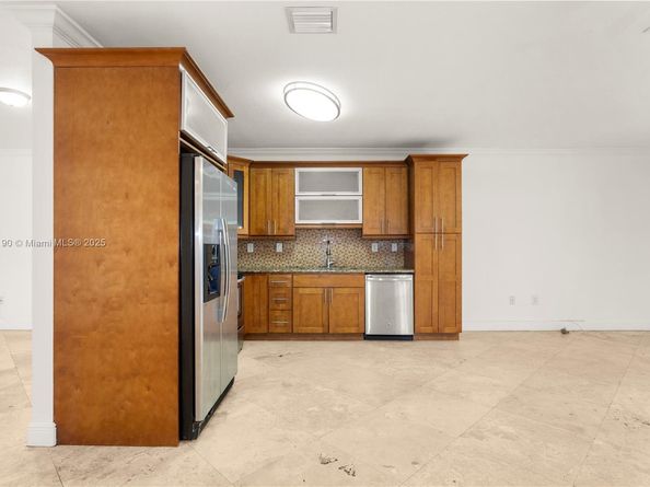 3154 Plaza St, Miami FL 33133