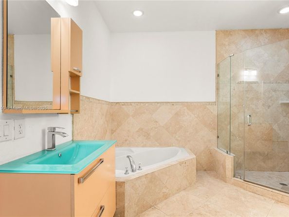 3154 Plaza St, Miami FL 33133