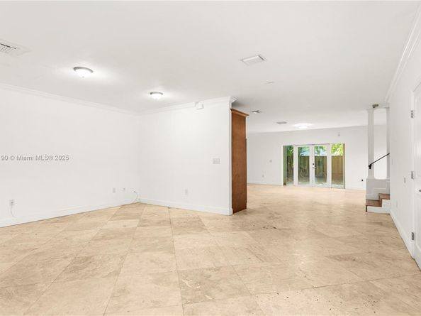 3154 Plaza St, Miami FL 33133