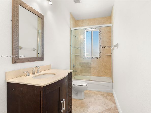 3154 Plaza St, Miami FL 33133