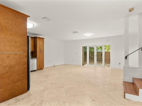 3154 Plaza St, Miami FL 33133