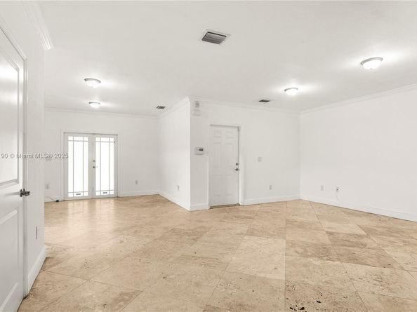 3154 Plaza St, Miami FL 33133