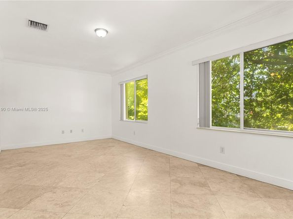 3154 Plaza St, Miami FL 33133