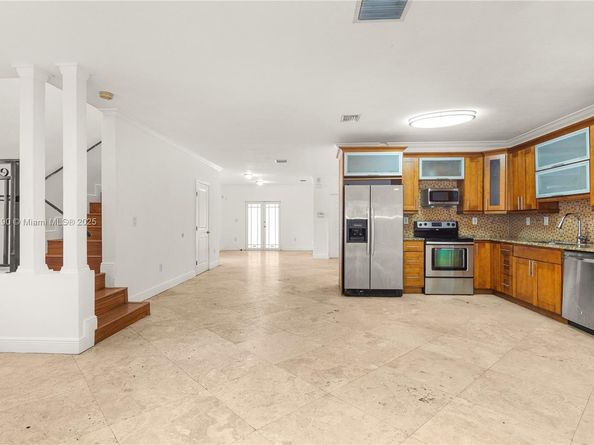 3154 Plaza St, Miami FL 33133