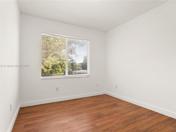 3154 Plaza St, Miami FL 33133