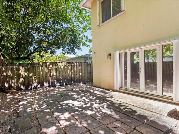 3154 Plaza St, Miami FL 33133