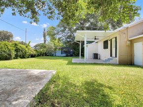 1925 NW 49th St, Miami FL 33142