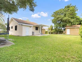 1925 NW 49th St, Miami FL 33142