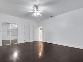 1925 NW 49th St, Miami FL 33142