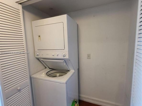 31 SE 5th St 2409, Miami FL 33131