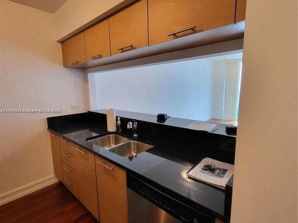 31 SE 5th St 2409, Miami FL 33131