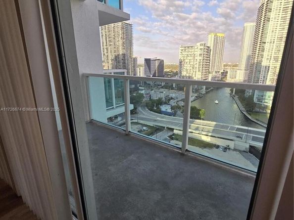 31 SE 5th St 2409, Miami FL 33131