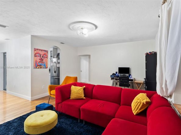 393 Minola Dr, Miami Springs FL 33166