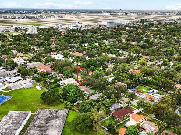 393 Minola Dr, Miami Springs FL 33166