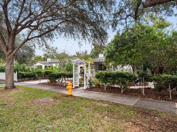 393 Minola Dr, Miami Springs FL 33166