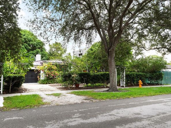 393 Minola Dr, Miami Springs FL 33166