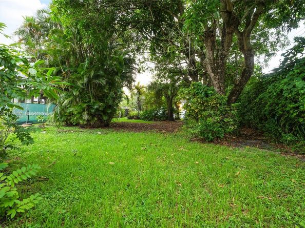 393 Minola Dr, Miami Springs FL 33166