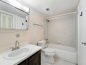 496 NW 165th St Rd D211, Miami FL 33169