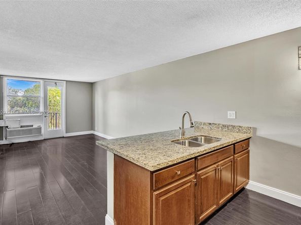 2701 Riverside Dr 303B, Coral Springs FL 33065