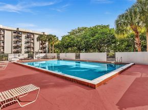 2701 Riverside Dr 303B, Coral Springs FL 33065