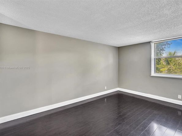 2701 Riverside Dr 303B, Coral Springs FL 33065