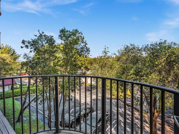 2701 Riverside Dr 303B, Coral Springs FL 33065