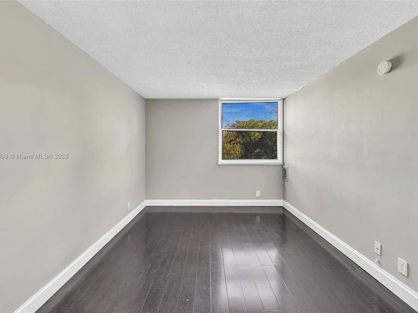 2701 Riverside Dr 303B, Coral Springs FL 33065