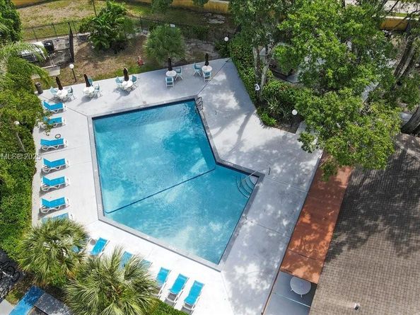 3047 N Oakland Forest Dr 204, Oakland Park FL 33309