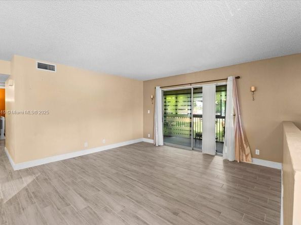3047 N Oakland Forest Dr 204, Oakland Park FL 33309